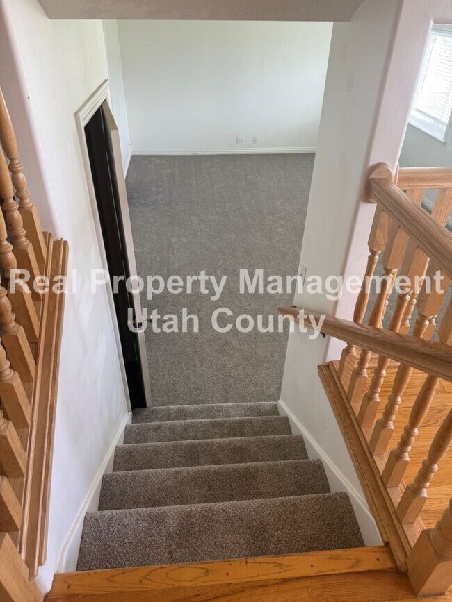 Building Photo - Large Home in Lehi!
