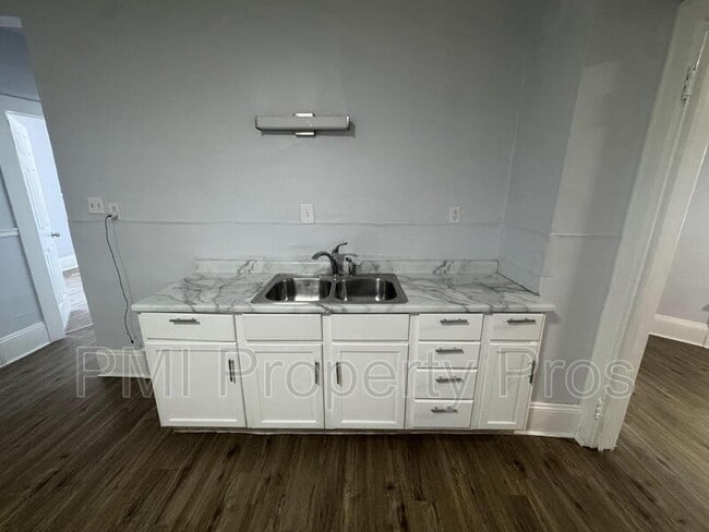 Building Photo - 3373 N Richards St