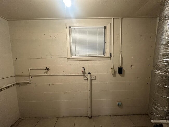 Building Photo - 403 Normandy St