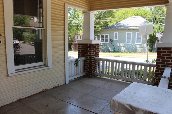 Building Photo - 2826 Salado St