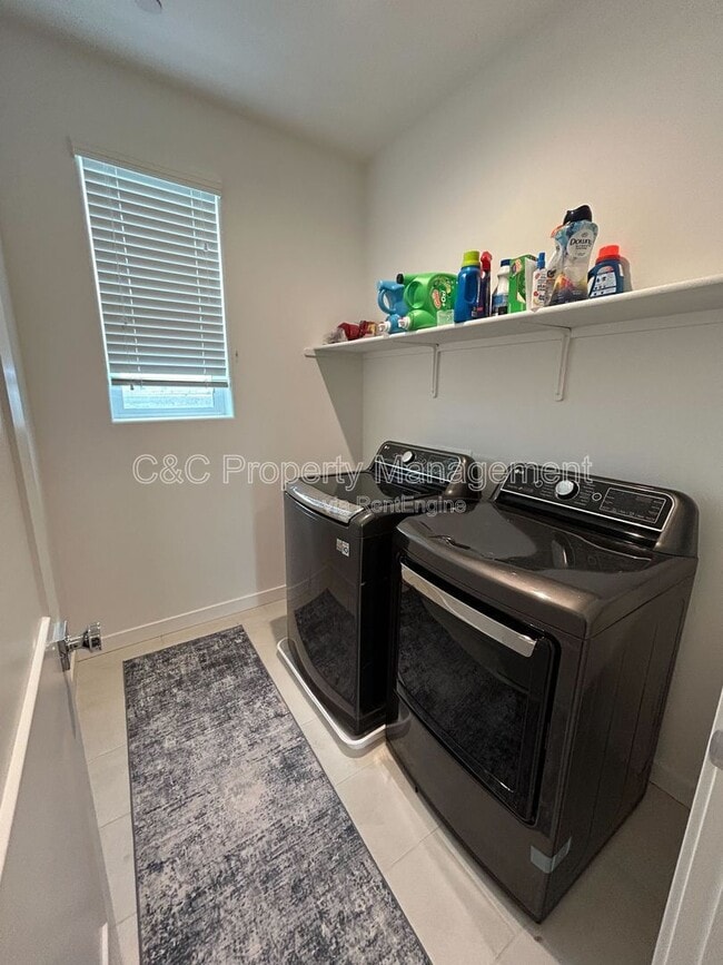 Building Photo - 711 Robert Ave