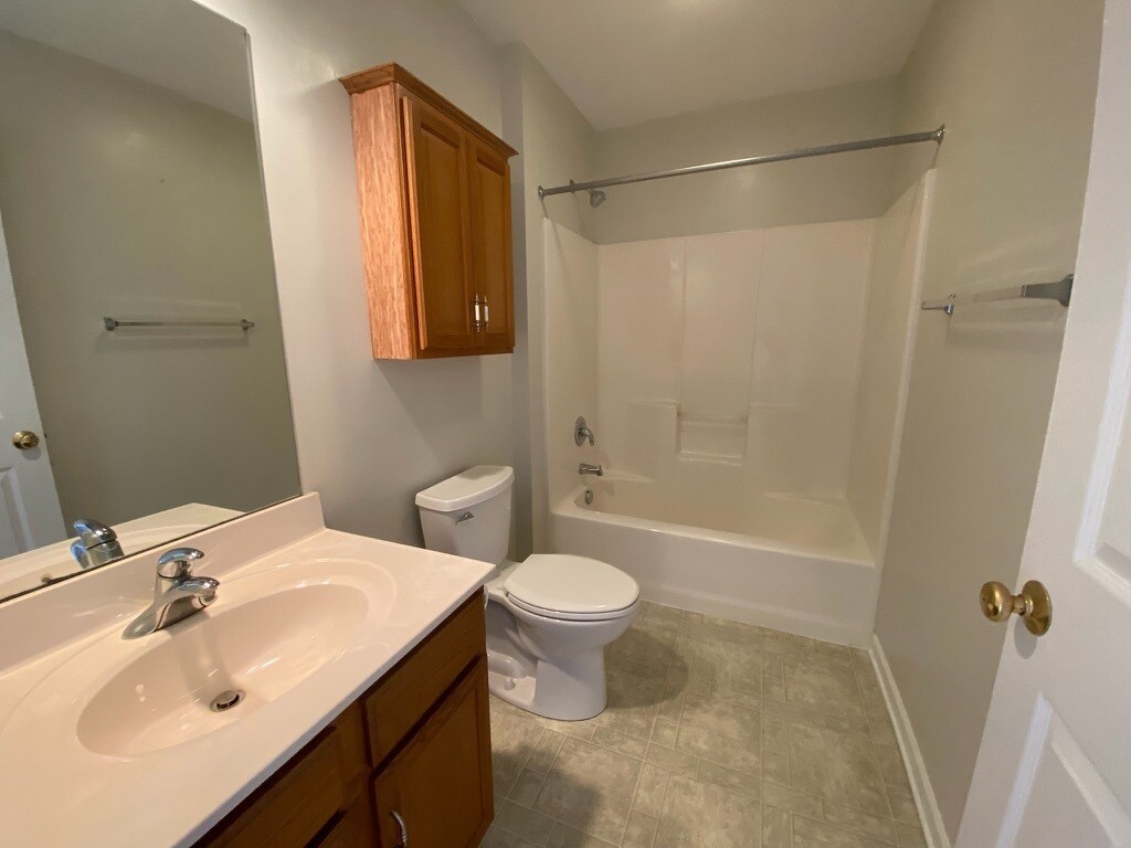 Building Photo - 2703 Equestrian Dr