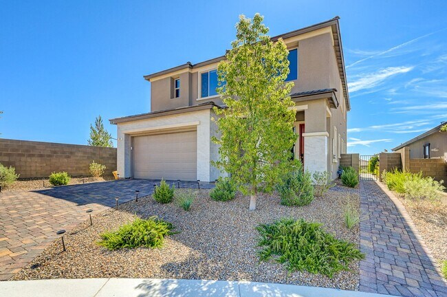 Building Photo - Stunning Fully Furnished 5-Bedroom Home in...