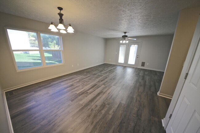 Building Photo - 876 Meadowlands Dr