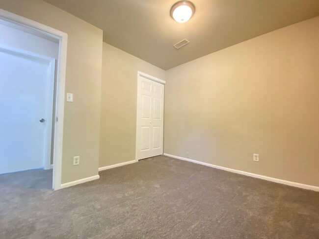 Building Photo - 3 Bedroom Home in Gary