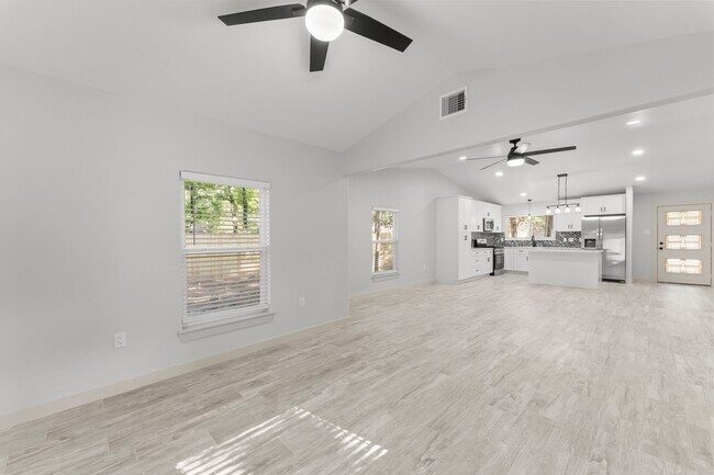 Building Photo - 5 Canyon Oak Pl