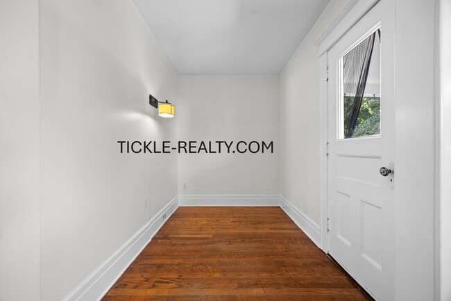 Building Photo - 15-17 Roosevelt St