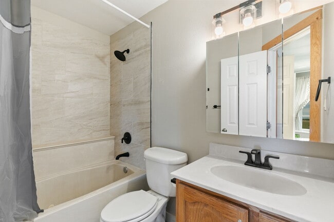 Building Photo - 4145 Los Ranchitos Dr
