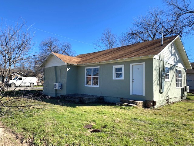 Building Photo - 1300 Llano St