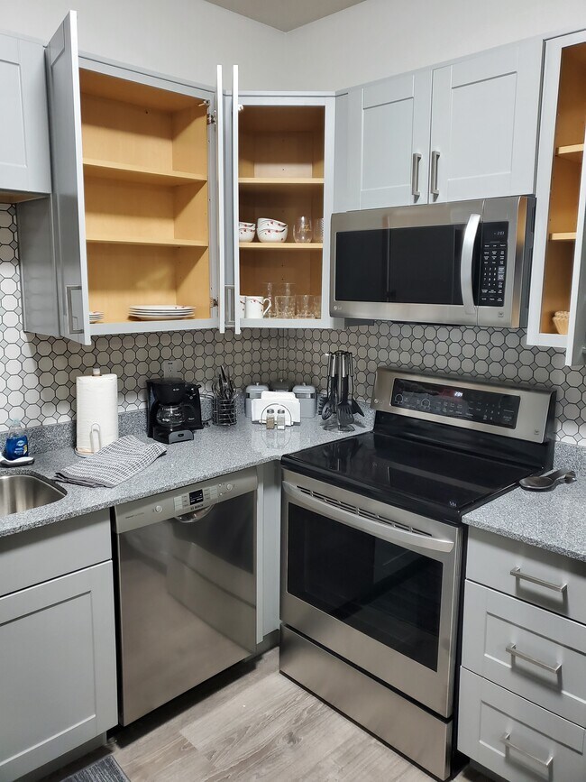 Building Photo - 521 E Mission Ln