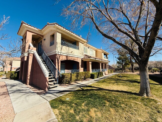 Building Photo - Recently Updated Condo-Available Soon!