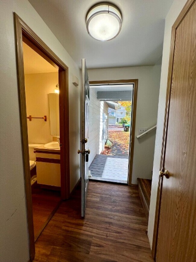 Building Photo - 3BD Townhome