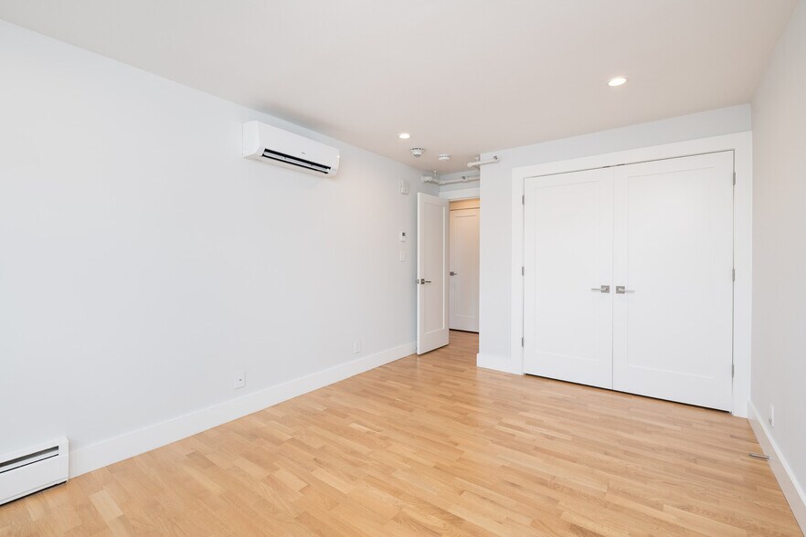 Building Photo - 1410 Columbia Rd