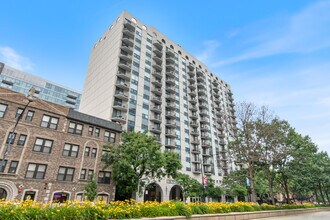 Building Photo - 1250 N La Salle Dr