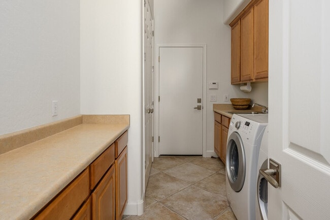 Building Photo - 14705 Canyon Dr