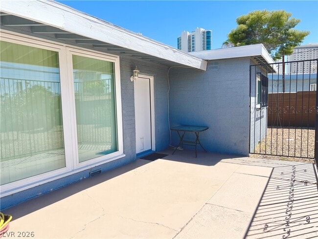 Building Photo - 2300 Santa Clara Dr