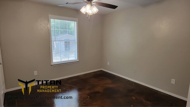 Building Photo - 3bed/ 2 bath home