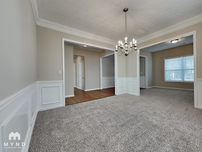 Building Photo - 2250 Village Green Dr