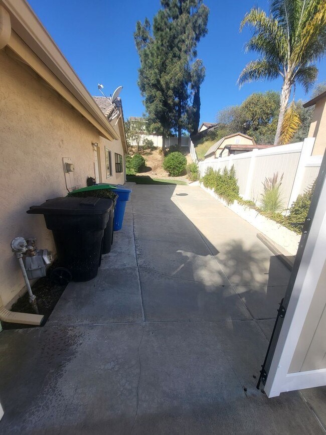 Building Photo - REALLY Cute 4 BR in The Vineyard with RV Parking - 11,000sf Lot + Designer Touches