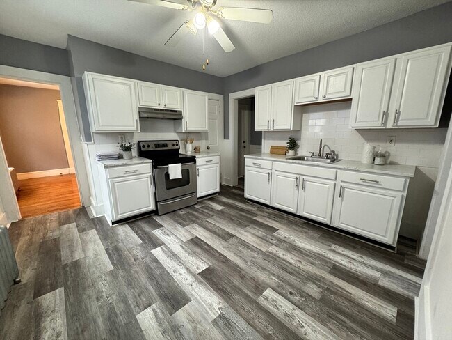 Building Photo - 134-136-136 Woodlawn St