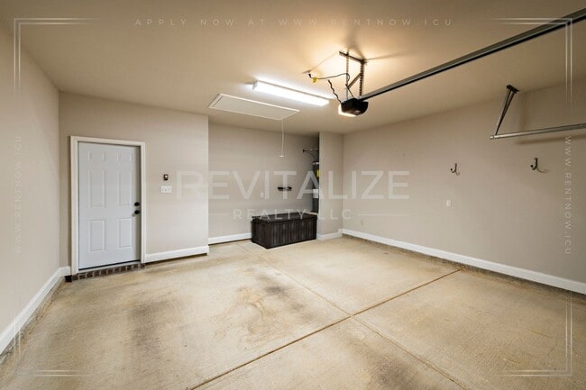 Building Photo - Stunning 3/2 in Foley Gated Community