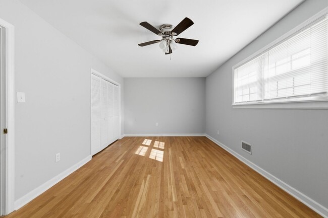 Building Photo - Charming 2-Bedroom Home with Hardwood Floors in North Highland Park