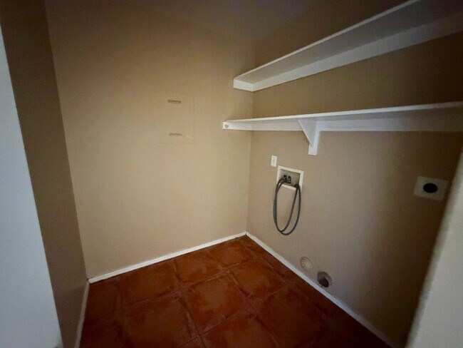 Building Photo - spacious 4-bedroom, 3-bathroom house is perfect for those looking for a comfortable and convenien...