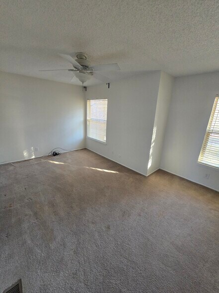 Building Photo - 3770 S Mission Pky