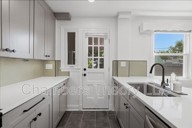 Building Photo - 2230 Observatory Pl NW