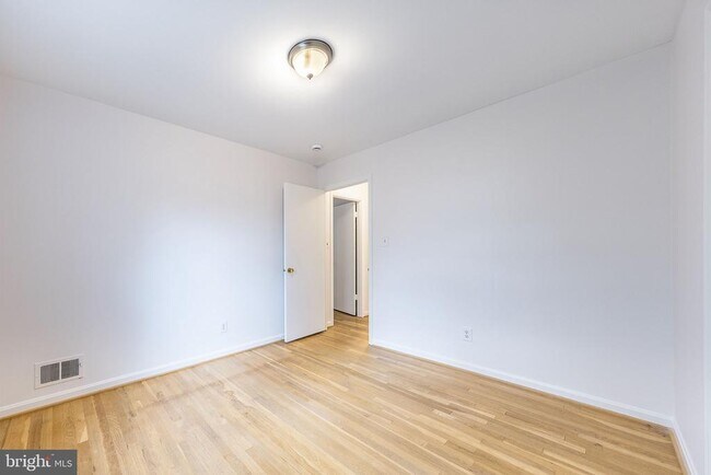 Building Photo - 615 Smallwood Rd