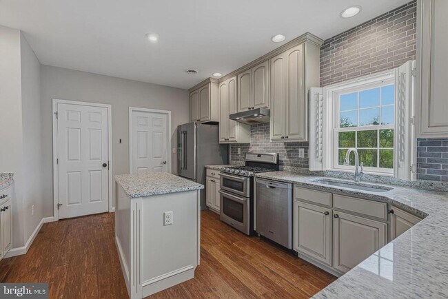 Building Photo - 40923 Browns Ln
