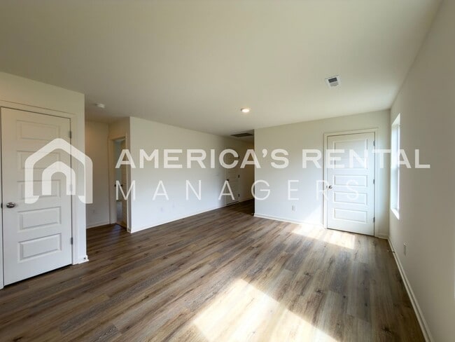 Building Photo - Coming Soon! Available to View Now!!