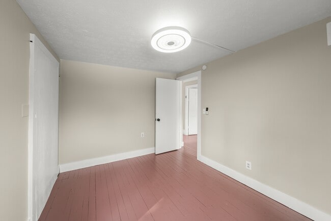 Building Photo - 114 Linden Rd