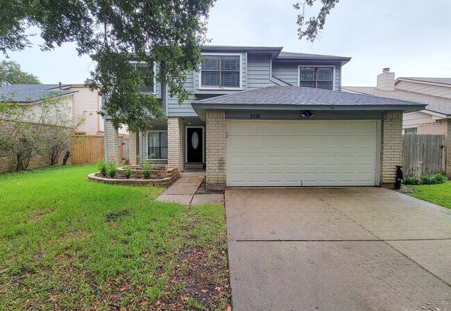 Building Photo - Welcome to this beautiful 2 story, 4 bedroom 2.5 bath home. Spacious living area with high ceilin...