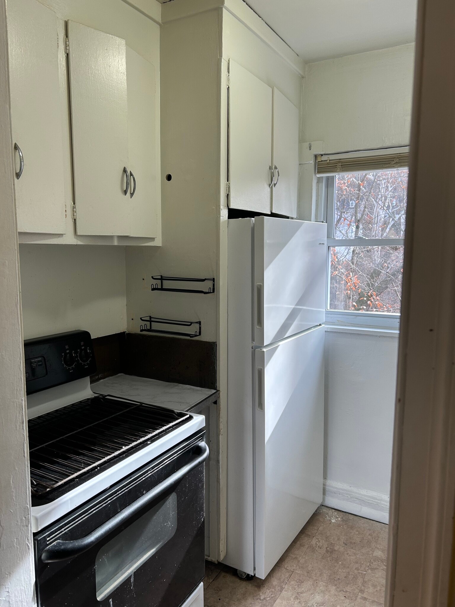 Kitchen - 105 Forest Ave