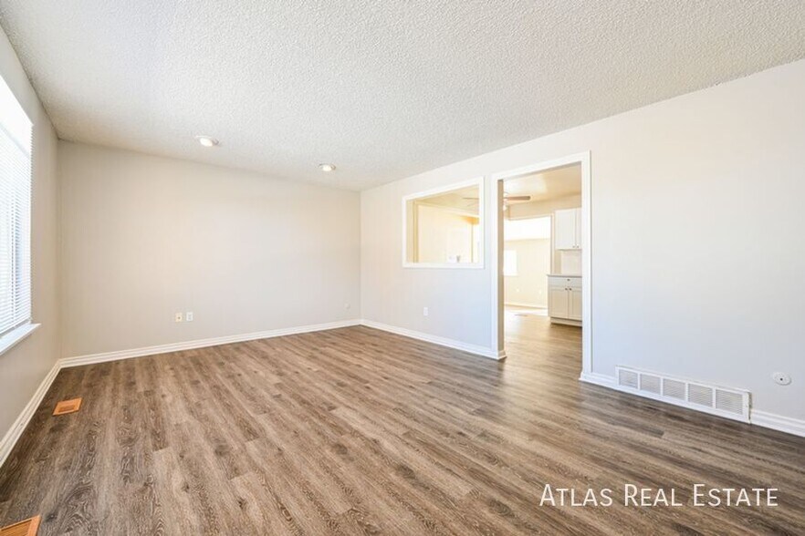 Building Photo - 15876 E Cornell Pl