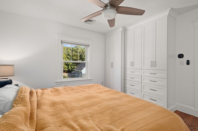 Building Photo - 32 Charles St