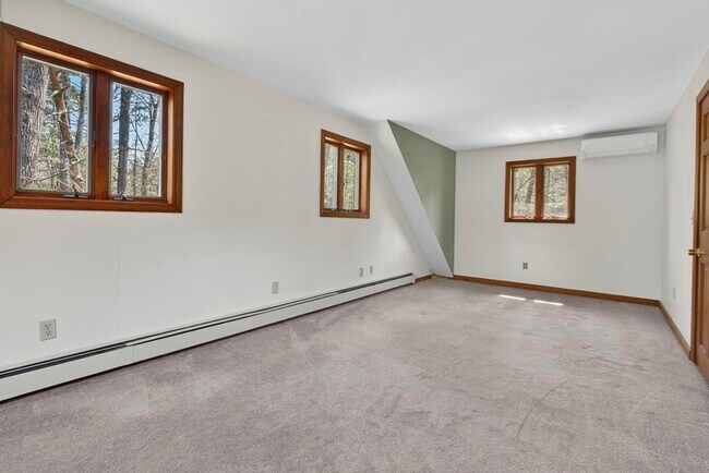 Building Photo - 6 Pine Woods Rd