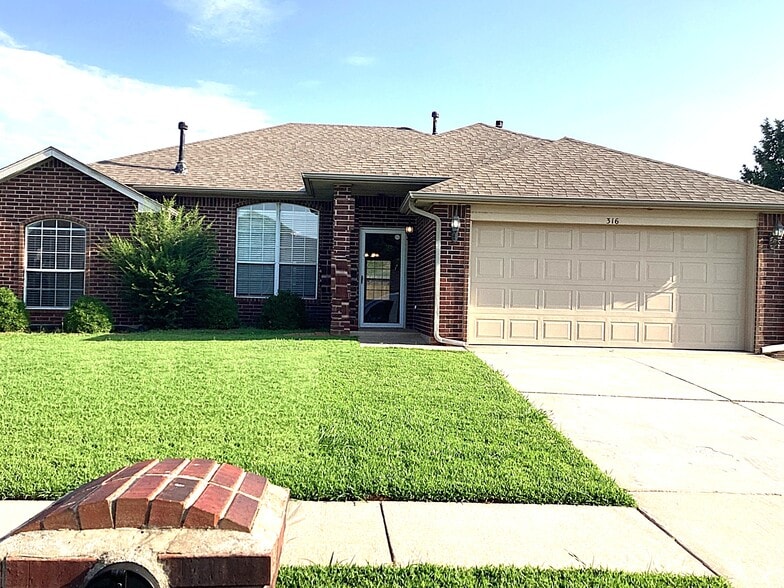 Primary Photo - 316 SW 40th St