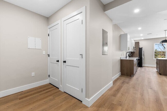 Building Photo - 22 Everett St