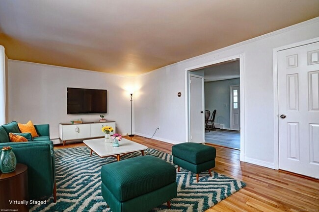 Building Photo - 245 Sunnyridge Ave