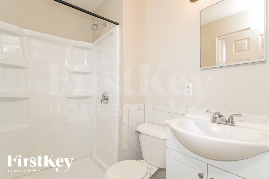 Building Photo - 706 Boca Chica Dr