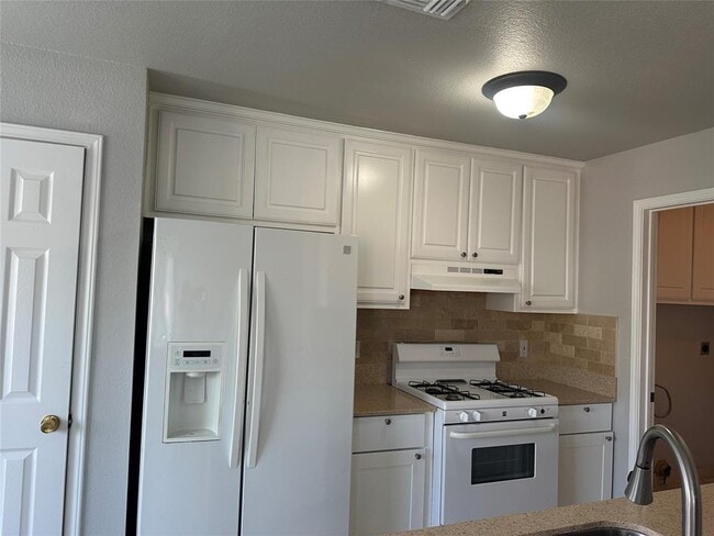 Building Photo - 1512 Parkfield Cir