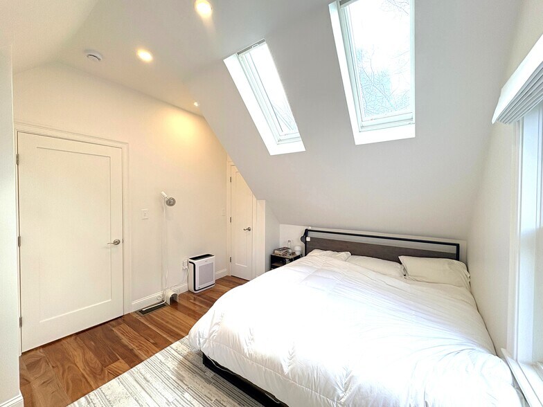 Building Photo - 32 Salisbury Rd