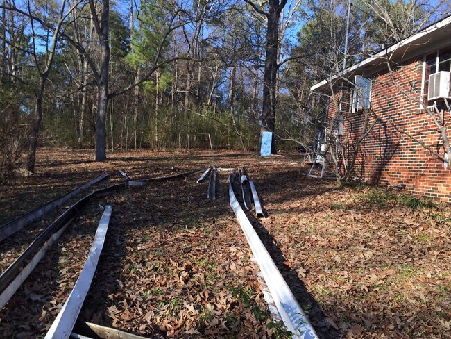 Building Photo - 2716 Wood Dr NE