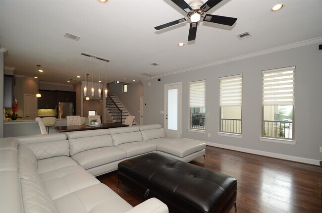 Building Photo - 2211 Hutchins St