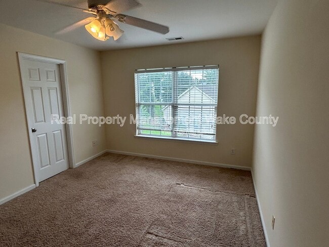 Building Photo - 2500 Valley Haven Dr