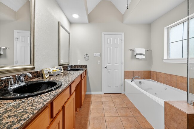 Building Photo - 3019 Clearview Cir