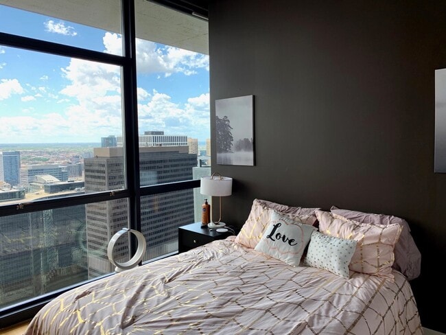 Building Photo - 235 W Van Buren St