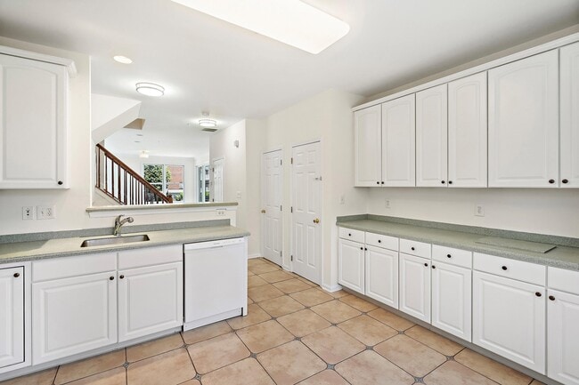 Building Photo - 500 Fulton Ct